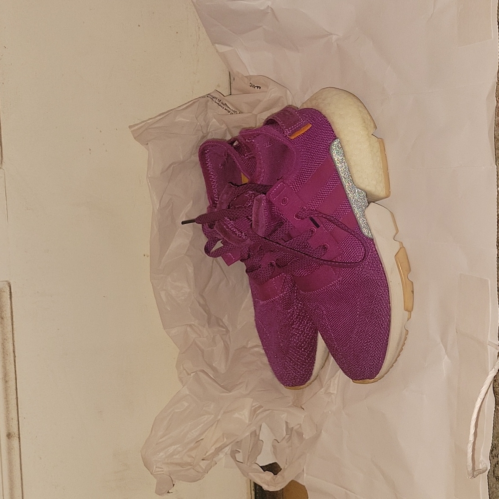 Adidas Ultra Boost - Picture 2 of 4